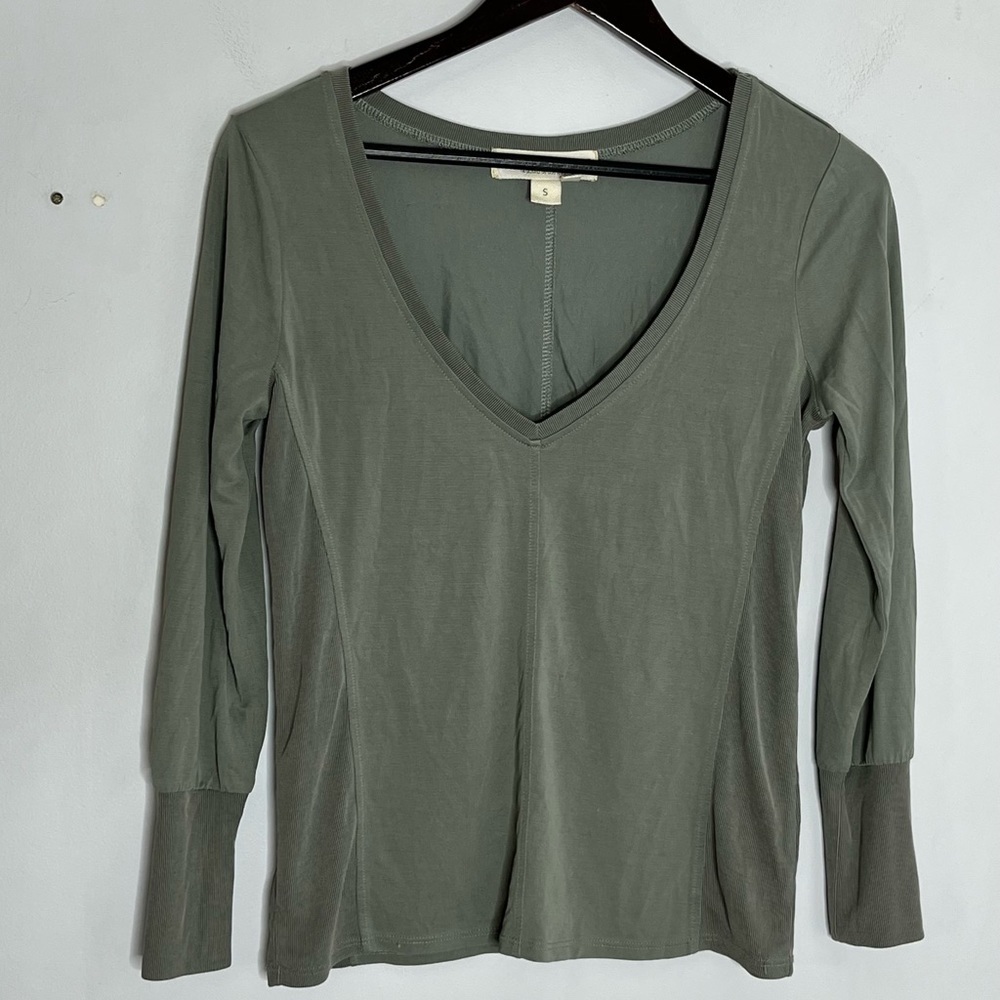 Saltwater Luxe Size Small Green V-neck Long Sleeve Modal Tee